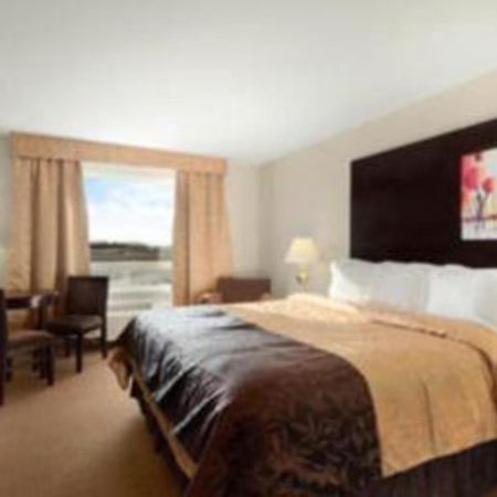 Super 8 By Wyndham Innisfail Exterior photo