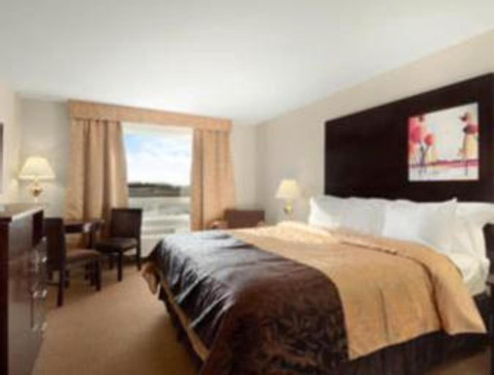 Super 8 By Wyndham Innisfail Exterior photo